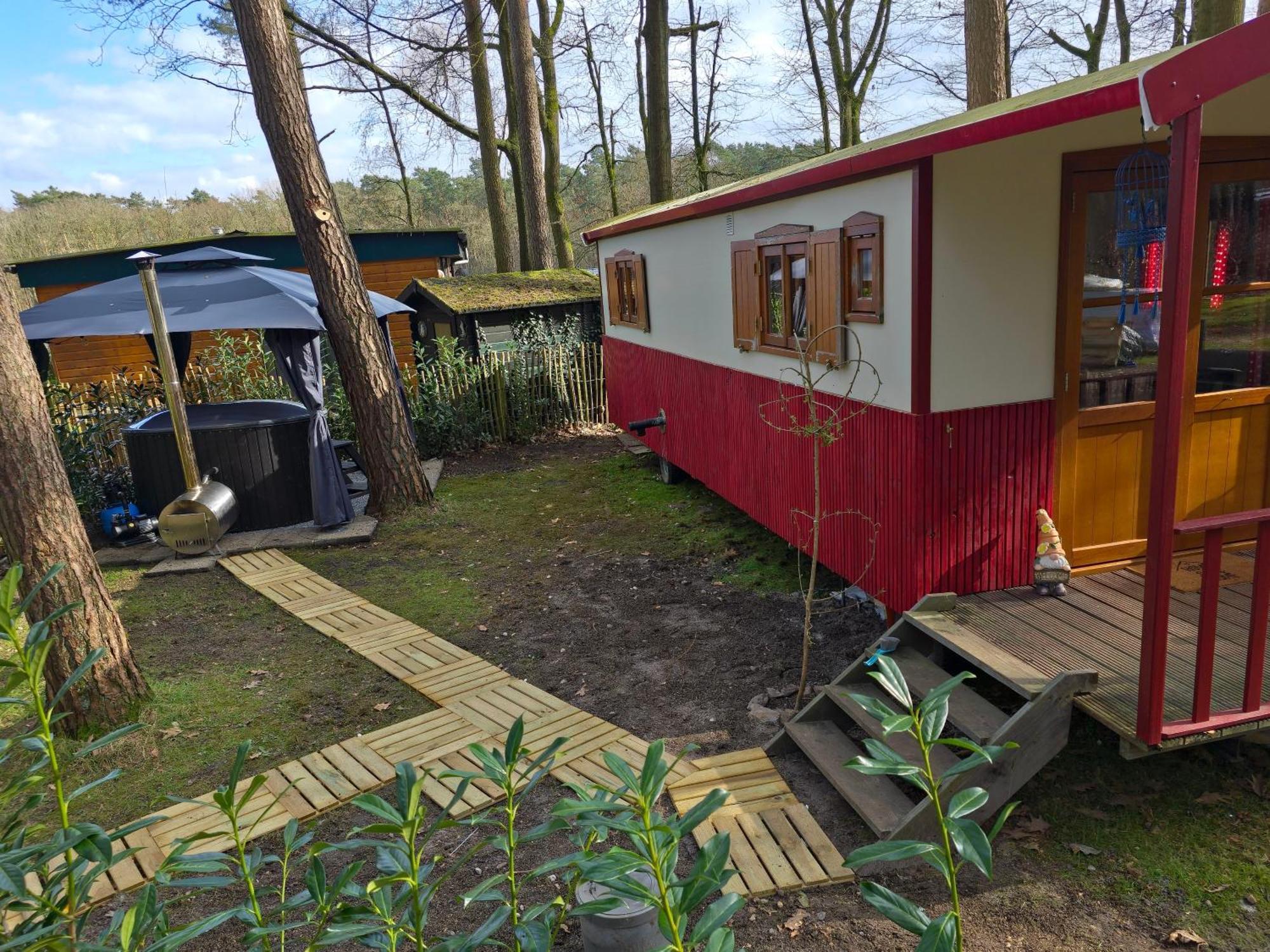 Villa Pipowagen Met Prive Hot Tub Lanaken Esterno foto