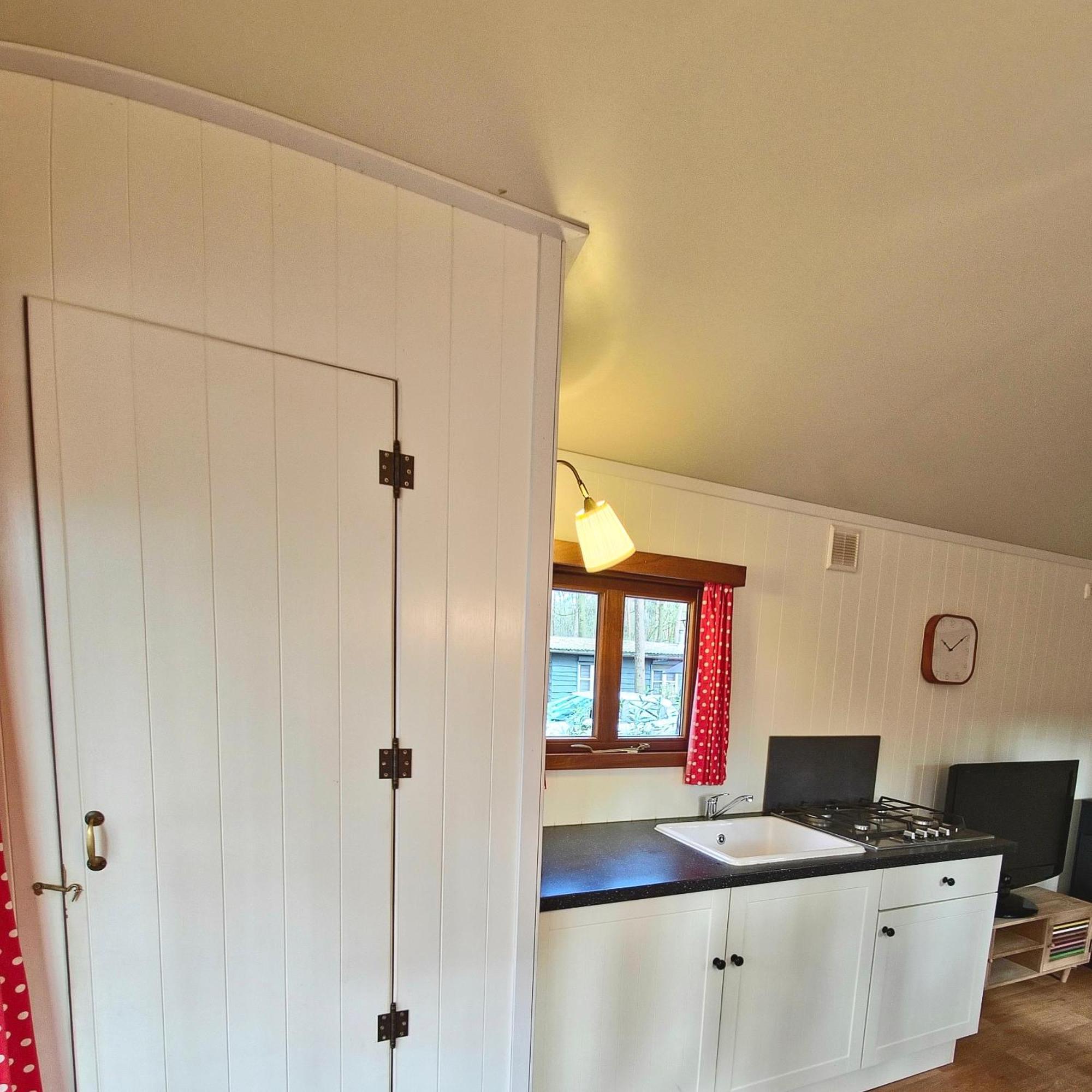 Villa Pipowagen Met Prive Hot Tub Lanaken Esterno foto