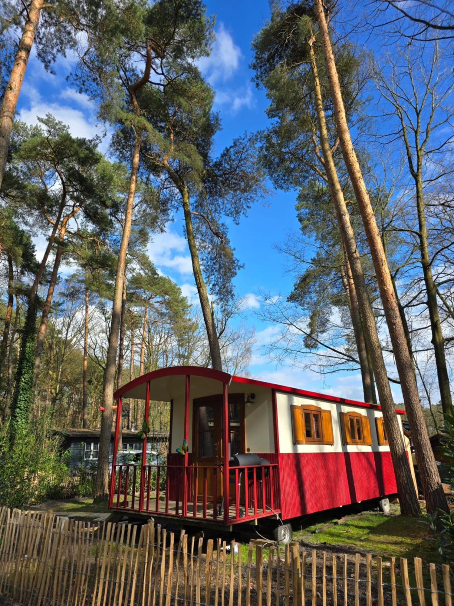 Villa Pipowagen Met Prive Hot Tub Lanaken Esterno foto